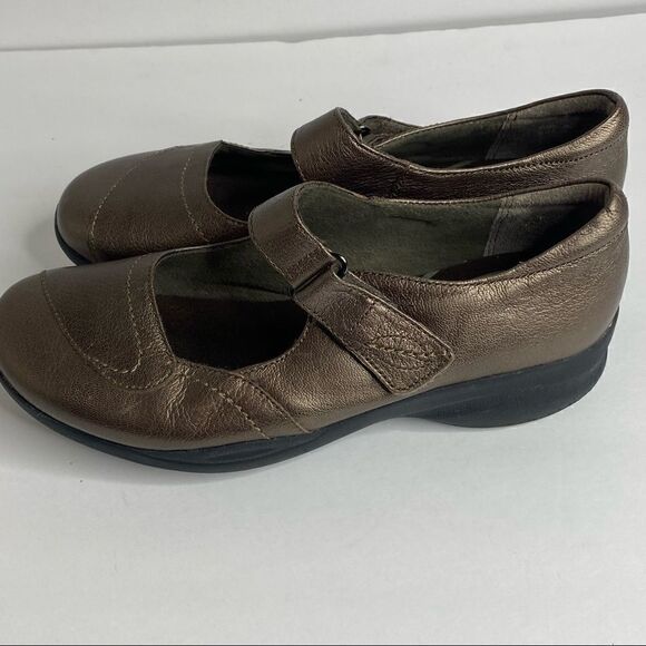 Clarks | In Motion  - Picture 4 of 8